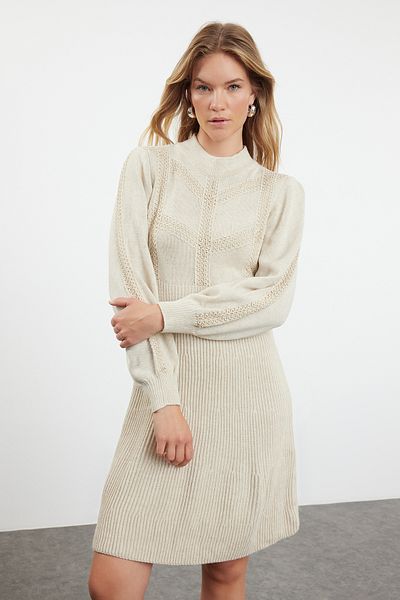 Trendyol Collection TWOAW22EL0011 Modell Beige Mini Strick Spitzenkleid