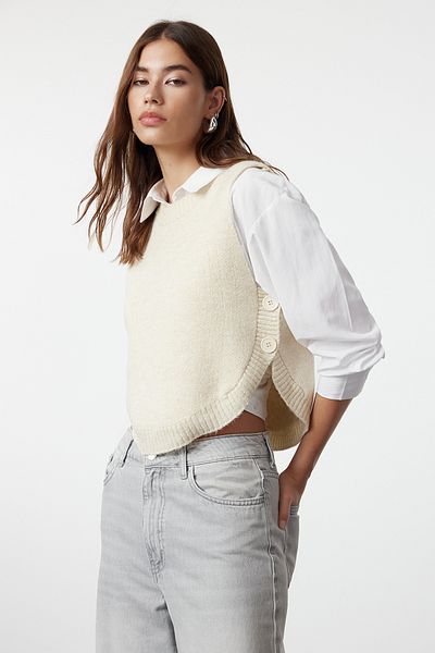 Trendyol Collection Geknöpfter Strickpullover – Stone Soft Texture TWOAW25SV00013