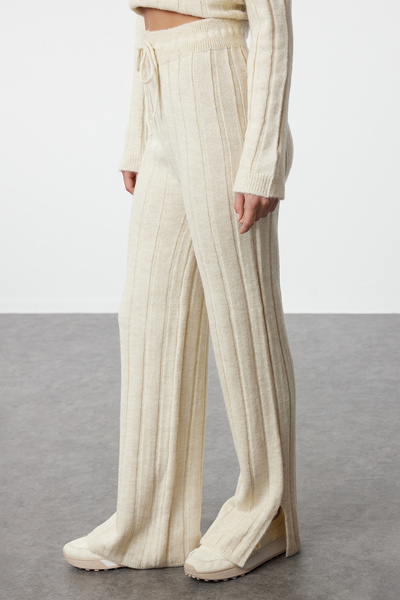 Trendyol Collection Puha textúrájú bézs Crop kötöttáru szett - TWOAW25AU00038