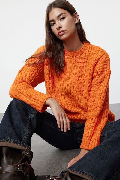 Trendyol Collection Oranžový Wide Fit svetr s měkkým texturovaným úpletem TWOAW23KZ01373