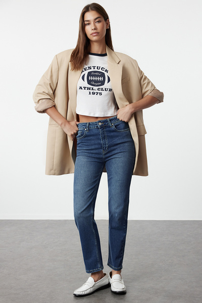 Trendyol Collection Tmavě modré pohodlné rovné džíny s vysokým pasem TWOSS24JE00320