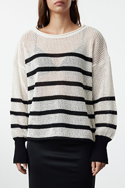 Trendyol Collection Knitwear Sweater - Ecru Striped, TWOAW25KZ00281 Model