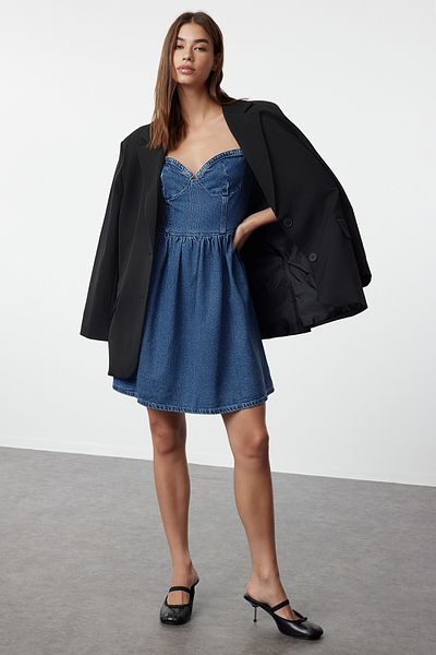 Trendyol Collection Modré ramínka Sweetheart výstřih Mini džínové šaty TWOAW25EL00089