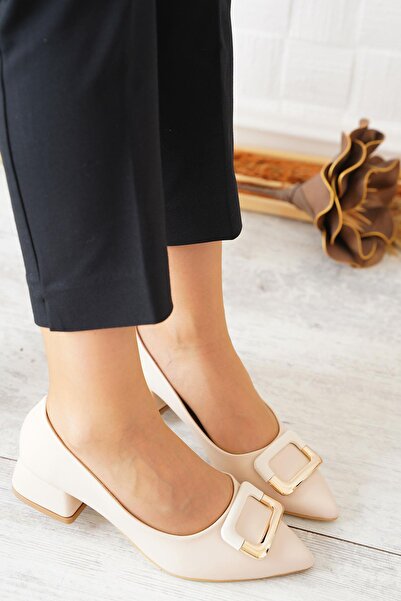 Moda Pie حذاء باليرينا نسائي من الجلد باللون البيج بإبزيم ذهبي من Paru