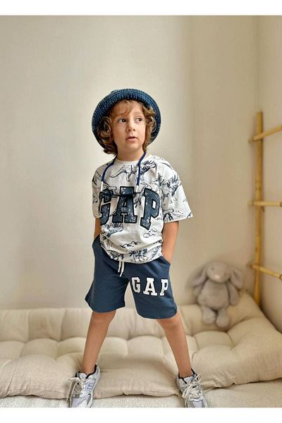 GAP Baby طقم شورت للأولاد بطبعة ديناصور