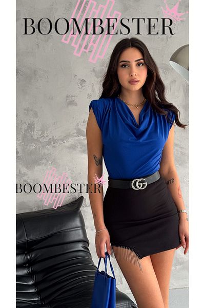 BoomBester Γυναικεία μπλε μπλούζα με πλισέ λαιμόκοψη ώμου με ντραπέ Sandy ύφασμα