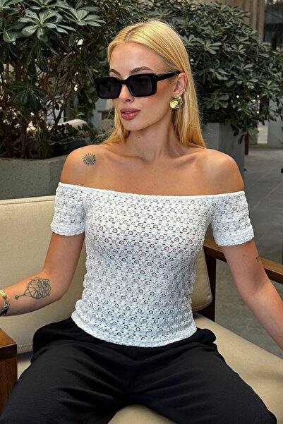 VAGGON Women's Ecru Madonna Collar Textured Blouse Prm1009