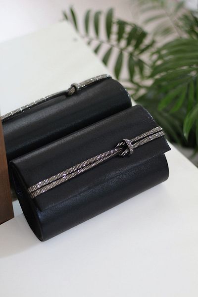 Moom Bag حقيبة سلسلة فستان سهرة بتفاصيل حجر أسود للنساء