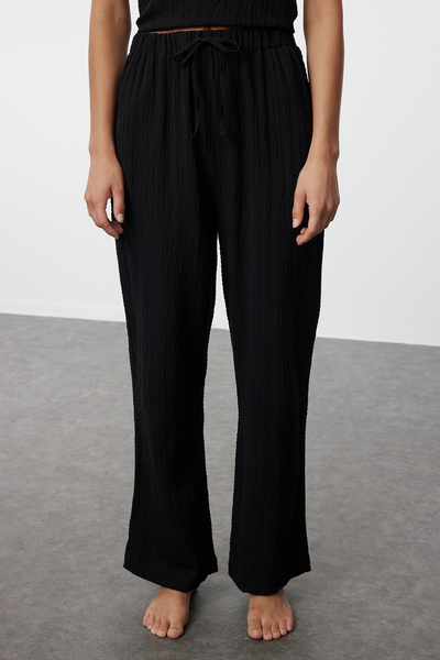 Trendyol Collection Detail černého šněrovacího popruhu Tkaná sada pyžama Thmss24Pt00402