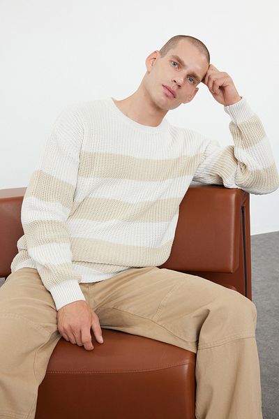 Trendyol Collection Übergroßer, gestreifter Strickpullover mit Rundhalsausschnitt – TMNAW23KZ00106