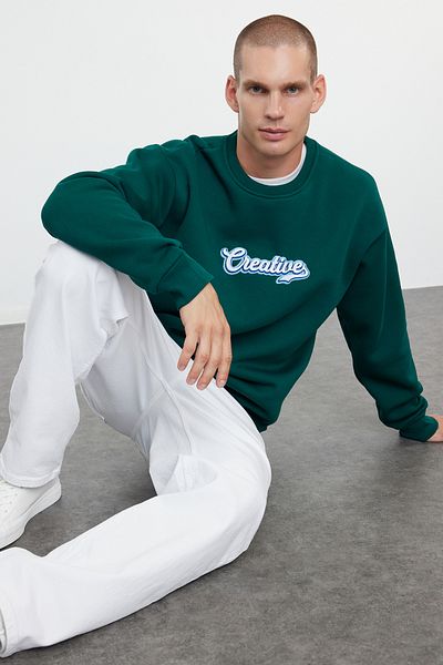 Trendyol Collection Smaragdově zelená oversize/široký střih Text vyšívaný fleece uvnitř mikina Tmnaw25Sw00087