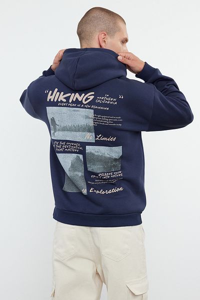 Trendyol Collection Fleecová košile – oversize s kapucí, potištěná na zádech, teplá TMNAW25SW00077