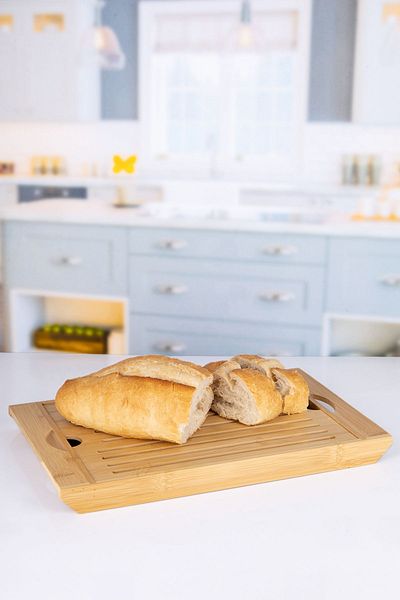 Lizzy Bread Chopping and Serving Stand with Bamboo Crinkle Chamber