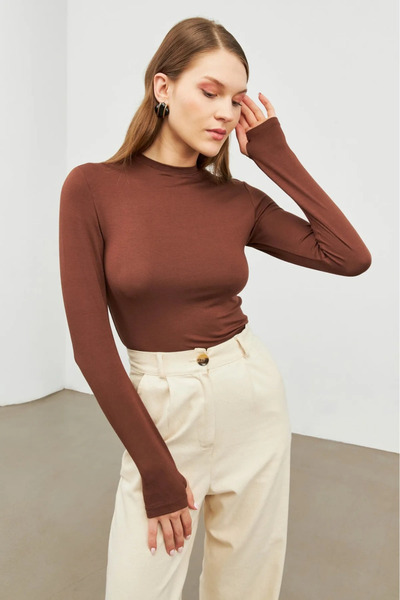 Genel Markalar Kadın Soft Touch Kahverengi Parmak Detaylı Bisiklet Yaka Bluz