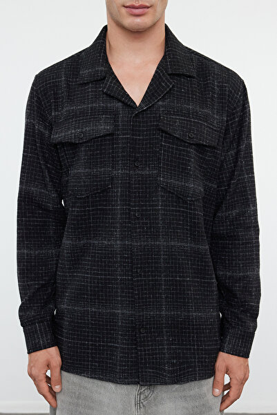 Trendyol Collection Oversize černá kostkovaná košile – zimní, kapesní, dřevorubec – TMNAW25GO00001