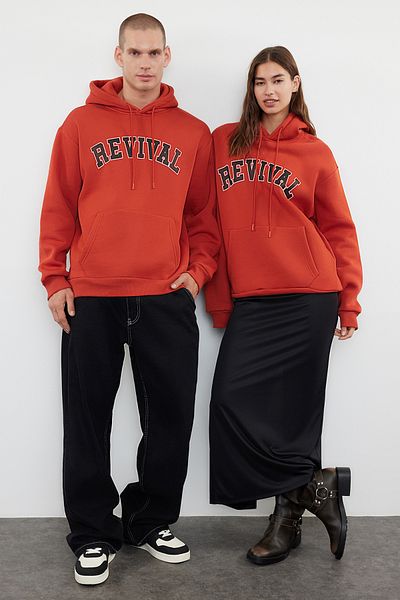 Trendyol Collection Ziegelfarbenes, weit geschnittenes Unisex-Sweatshirt mit Kapuze - Fleece-Baumwolle TMNAW22SW1462
