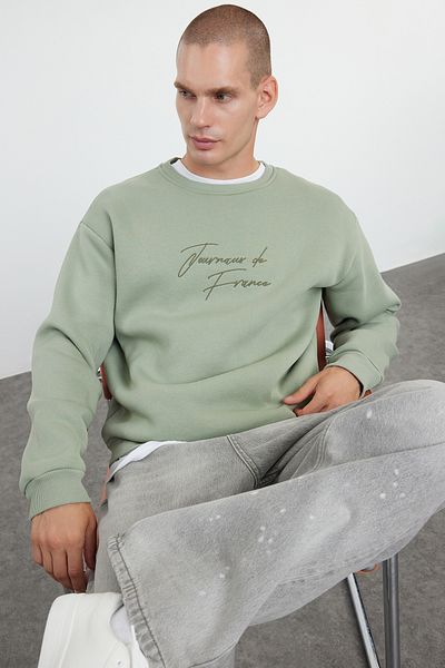 Trendyol Collection Mintfarbenes, übergroßes, breit geschnittenes, mit Text besticktes, dickes Fleece-Sweatshirt TMNAW25SW00091