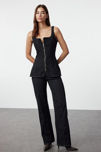Trendyol Collection Czarna bluzka jeansowa z kwadratowym dekoltem i przeszyciami, zapinana na suwak Twoaw25Bz00005