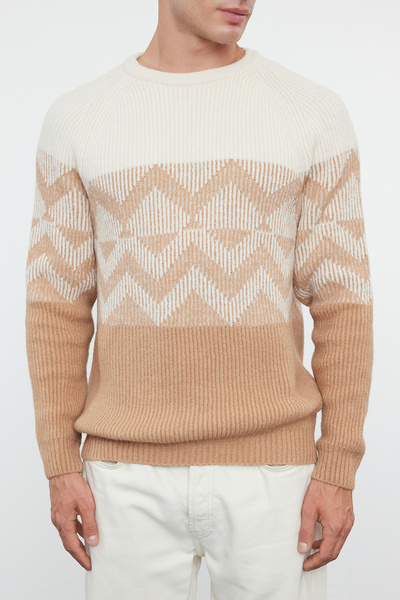 Edit by Trendyol Camel Regular Crew Neck Etnický pletený sveter TMNAW25KZ00030
