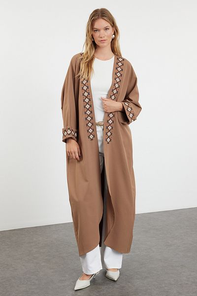 Trendyol Modest Gewebte Kappe, Ferace und Abaya - Braun bestickt TCTAW25KF00001