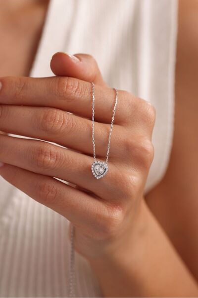 Nereze 925 Ayar Gümüş Rodyum Kaplama Beyaz Taşlı Kalp Kolye