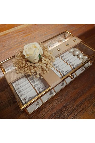 Hediye İstanbul Kız Isteme Söz Nişan Bohça Cam Kutuda 60’lı Çiçekli Madlen Ve...