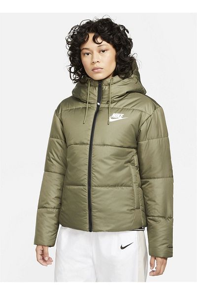 Nike سترة ثيرما فيت كلاسيك للنساء باللون الأخضر DJ6997