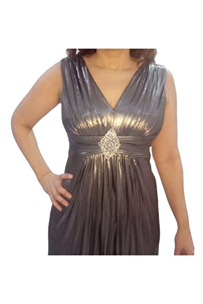 ZY BUTİK Gümüş Kolsuz Beli Broş Detaylı Boydan Abiye Elbise