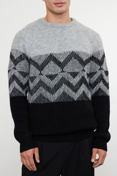 Edit by Trendyol Etnický čierny pletený sveter – obyčajný výstrih TMNAW25KZ00030