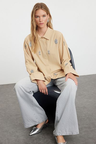 Trendyol Modest Gewebtes Hemd - Nerz-Stein-Detail, TCTSS24TG00082