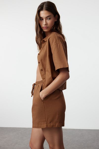 Trendyol Collection Vászon szőtt ing és rövidnadrág szett - barna TBESS24AU00054