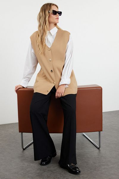 Trendyol Modest Beiger Strickpullover und Weste - geknöpft, TCTAW25UV00005