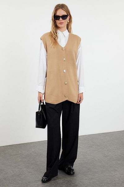 Trendyol Modest Beiger Strickpullover und Weste - geknöpft, TCTAW25UV00005