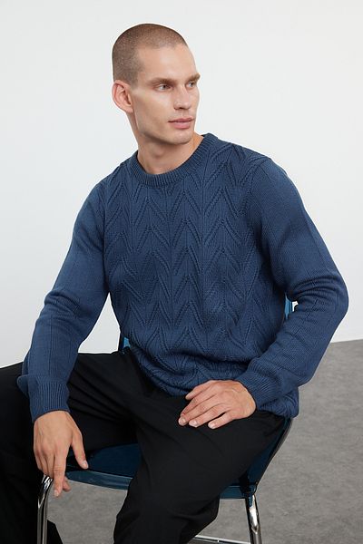 Trendyol Collection Strukturierter Strickpullover mit Rundhalsausschnitt in Indigoblau - TMNAW25KZ00037