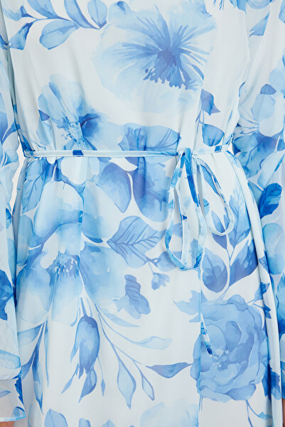 Trendyol Modest Modré šifónové šaty s kvetinovým vzorom – tkané podšité TCTSS24EB00276