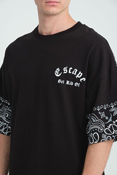 Oversize Bandana Desenli Unisex Tişört - Şıklığın ve Rahatlığın Birleşimi
