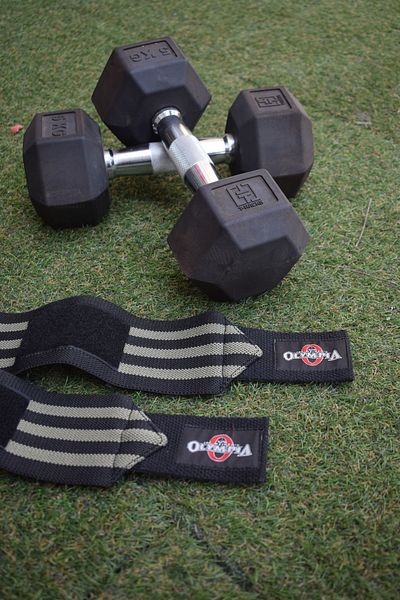 GRANDE SPORTS OlYMPiA PRO Fitness Net Wrist PROtector