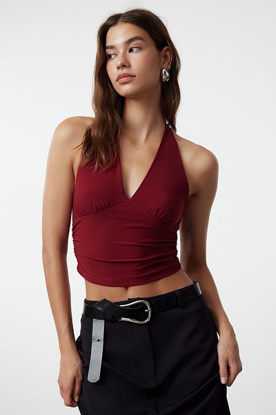 Trendyol Collection Stretch-Strickbluse mit Neckholder in Burgunderrot TWOSS24BZ00061