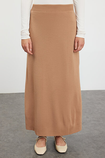 Trendyol Modest Set velbloudí pletené vesty a sukně - TCTAW25US00005