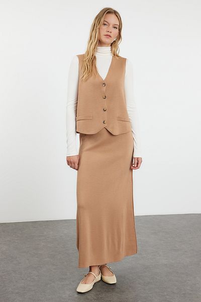 Trendyol Modest Σετ γιλέκο και φούστα με πλεκτά Camel - TCTAW25US00005