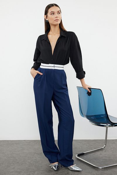 Trendyol Collection Magas derekú öv sötétkék széles szárú szőtt nadrág - TWOSS23PL00150