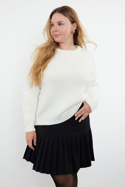 Trendyol Curve Soft Textured Ecru Knitwear Sweater - Crew Neck TBBAW25AN00018