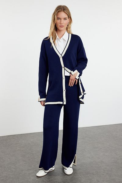 Trendyol Modest Námornícka modrá súprava pleteného kardiganu a nohavíc – TCTAW25US00019