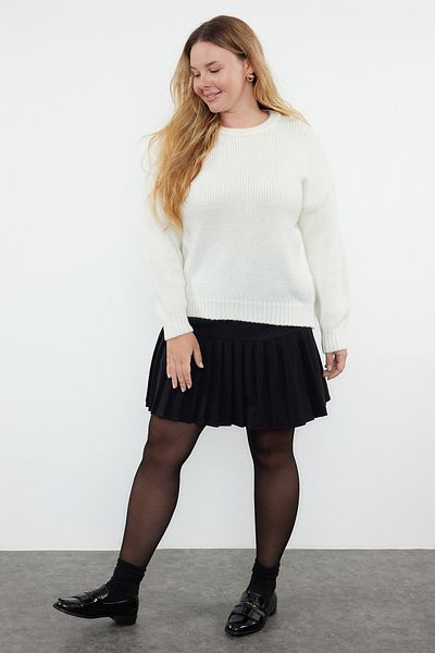 Trendyol Curve Soft Textured Ecru Knitwear Sweater - Crew Neck TBBAW25AN00018
