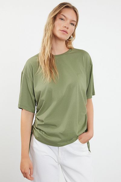 Trendyol Collection Футболка оверсайз з 100 бавовни кольору хакі з принтом на спині та на спині з розслабленим кроєм TWOSS23TS00150