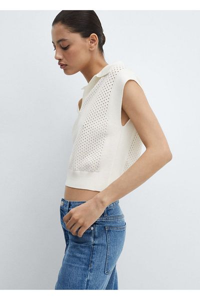 MANGO Woman Durchbrochen gestrickte Bluse mit Polokragen