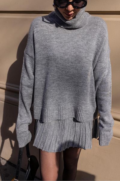 Askı Nişantaşı Light Gray Turtleneck Knitwear Skirt Suit