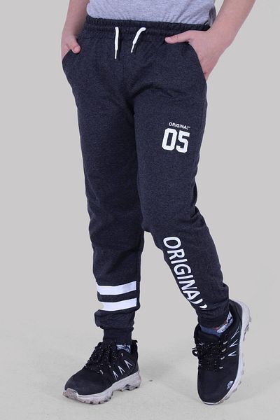 PANİO KİDS 05 Pantaloni de sport antracit cu buzunare duble pentru băiat cu imprimeu original