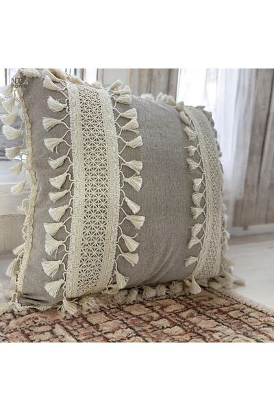 NDC HOME Lenjerie bej - Pernă cu dantelă groasă și cu pompon (43x43)