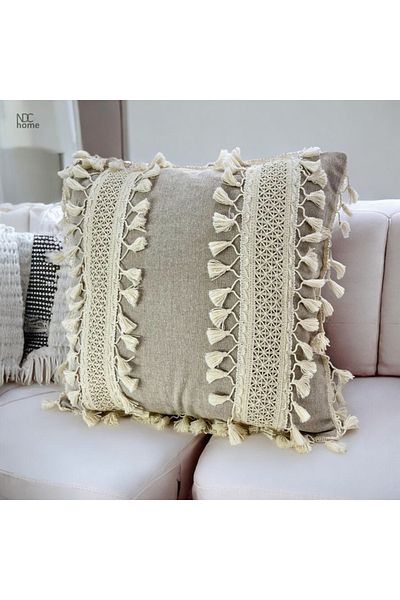 NDC HOME Lenjerie bej - Pernă cu dantelă groasă și cu pompon (43x43)